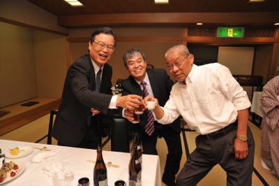 左から山田学長、太田事務局長、松山岐阜支部長 左から山田学長、太田事務局長、松山岐阜支部長